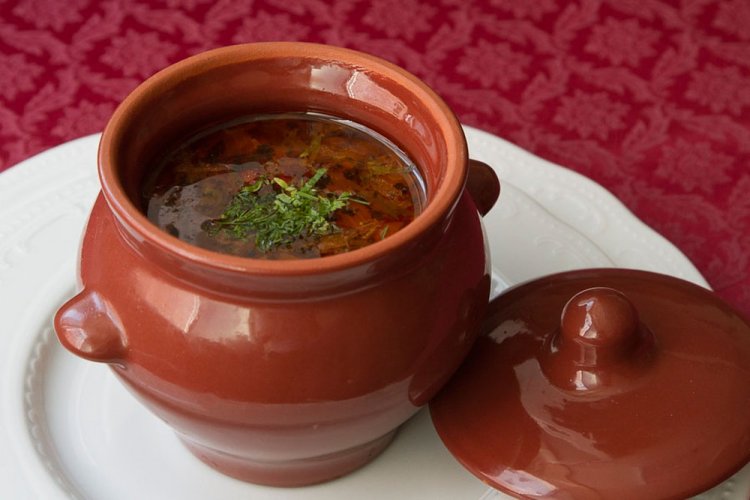 Солянка в горшочках в духовке