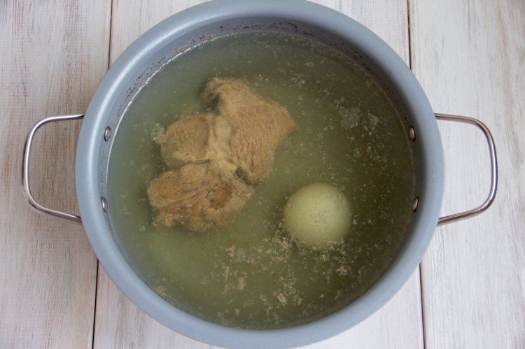 Солянка с колбасой и картошкой