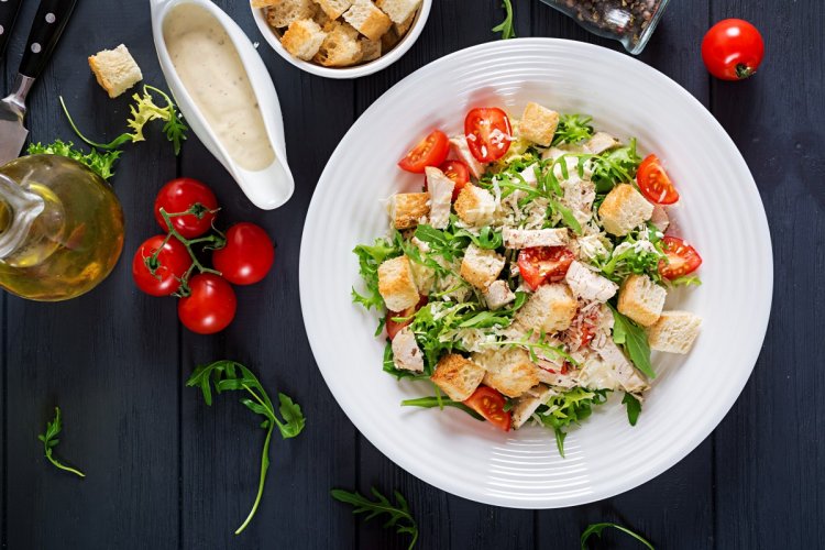 Салат Цезарь: 20 отличных рецептов и способов приготовления