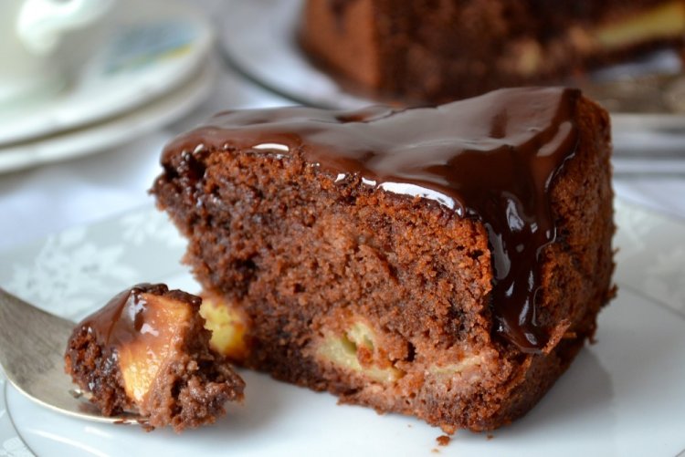 Яблочный пирог с шоколадом