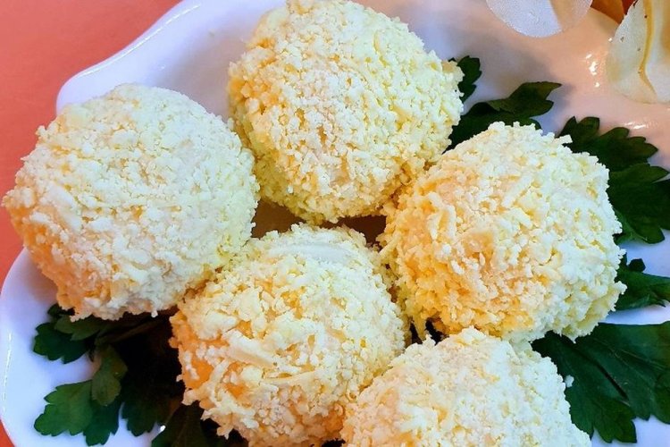 Сырные шарики с красной рыбой