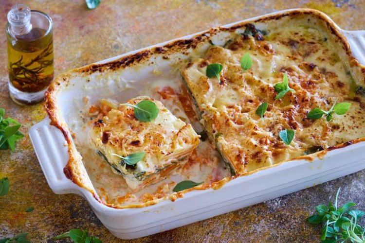 Батат со шпинатом в духовке