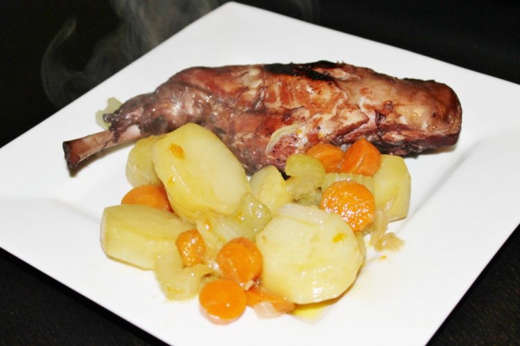 Кролик с картошкой в духовке