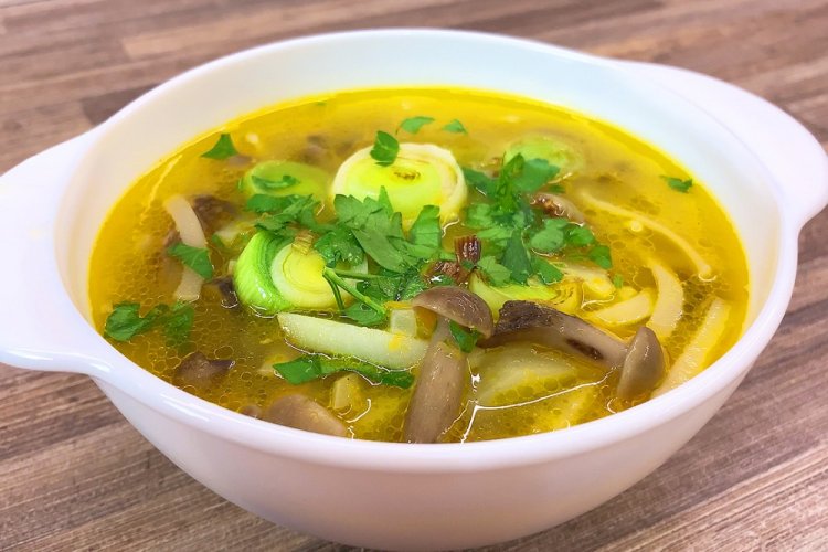 Грибной суп из опят с лапшой