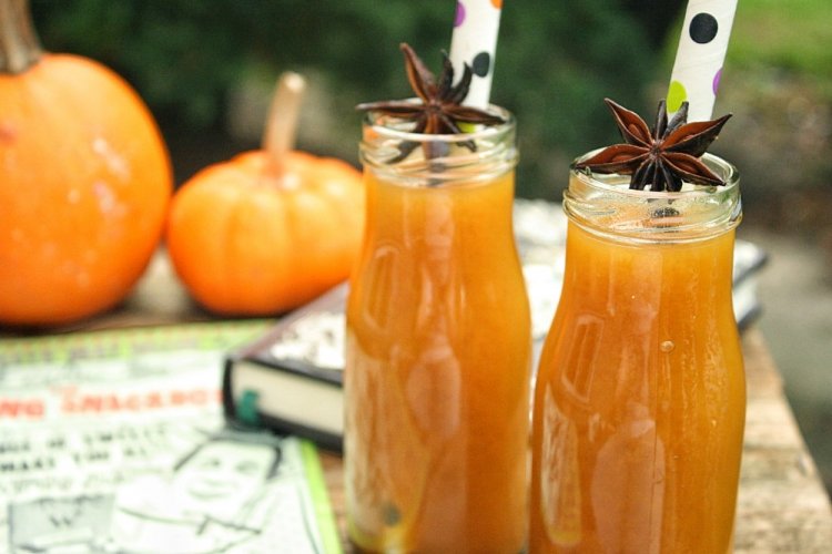 Сок из тыквы и яблок с лимоном