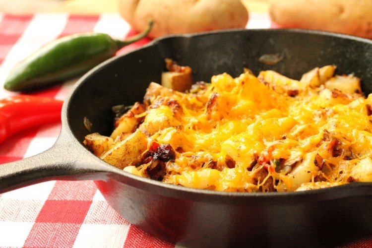 Жареная картошка с опятами под сыром