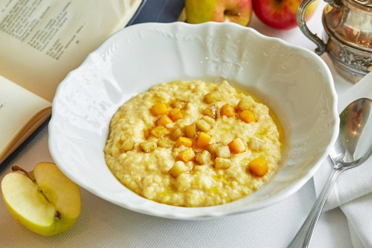 Пшенная каша с тыквой и яблоками на молоке