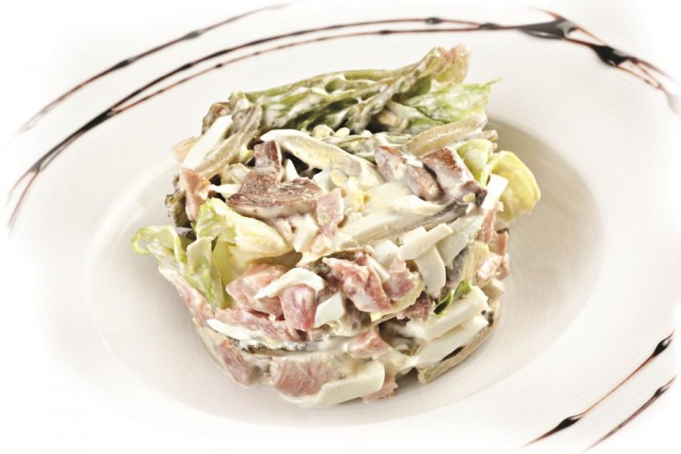 Салат с бужениной и грушей на Новый год