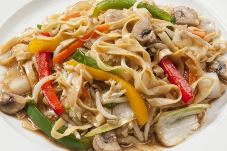 Лапша вок с курицей и грибами