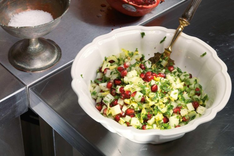 Салат с сельдереем и гранатом