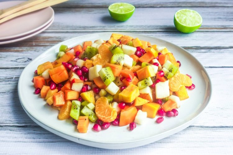 Новогодний фруктовый салат с хурмой