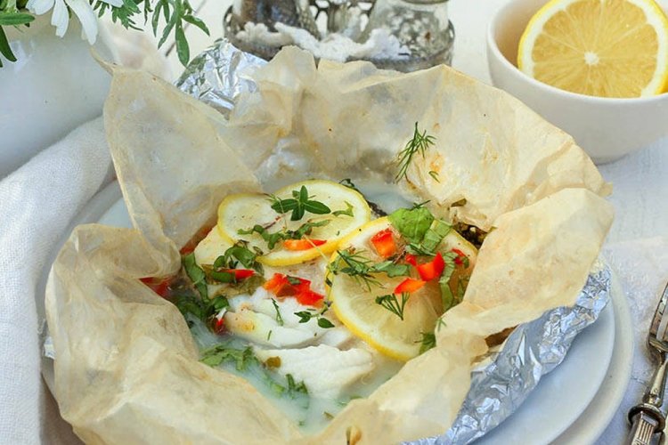 Запеченный палтус с укропом в пергаменте