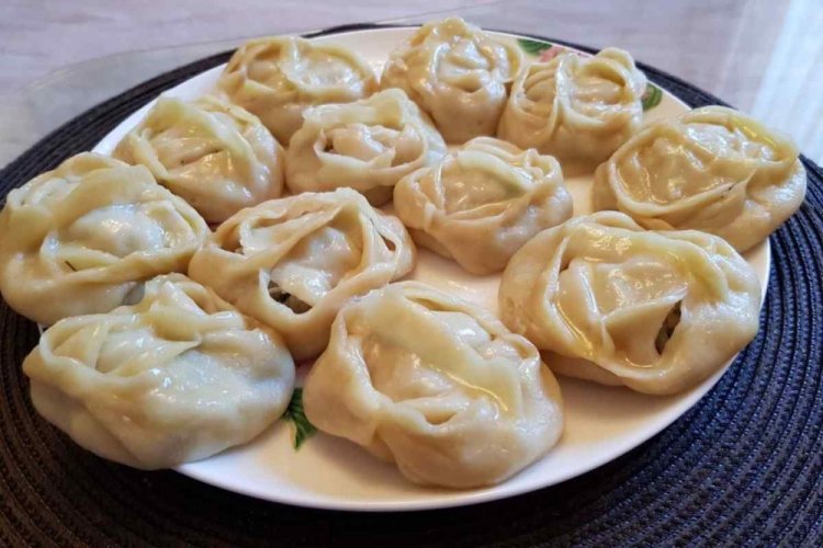 Манты с яблоками и грушей