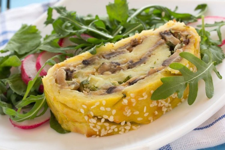 Картофельный рулет с грибами