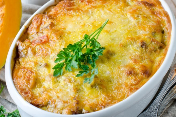 Морковная запеканка с курицей и грибами