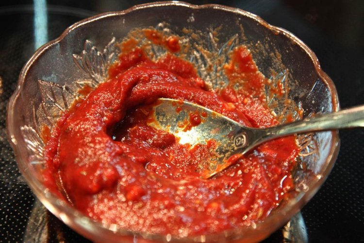 Маринад с томатной пастой для свиных ребрышек