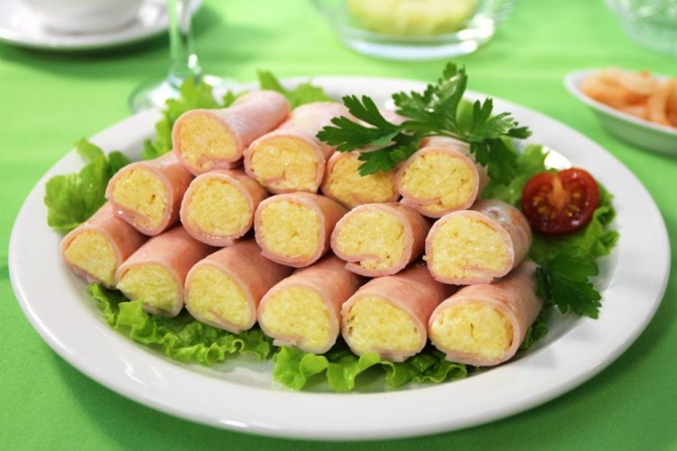 Рулетики из ветчины с сыром