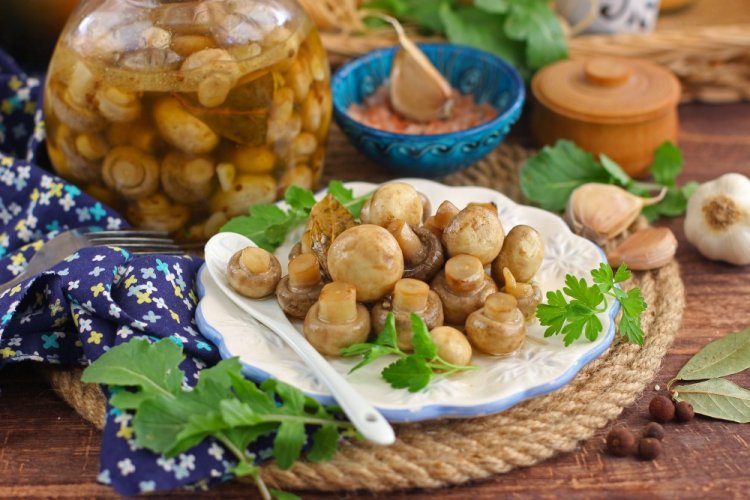 Маринованные шампиньоны