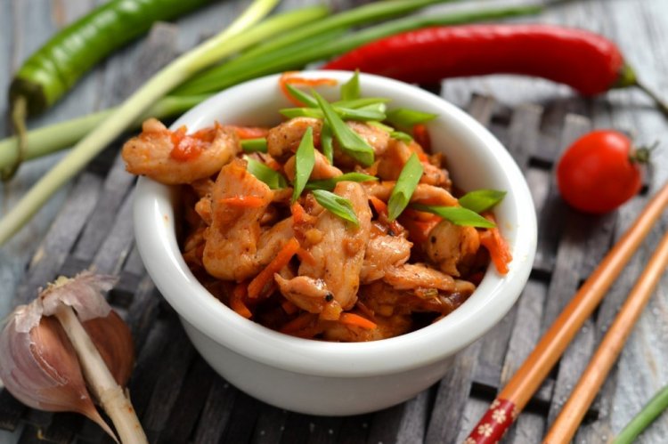 Курица в кисло-сладком соусе с чили