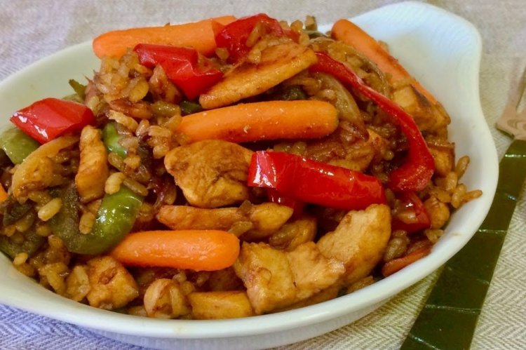 Курица с рисом в соевом соусе