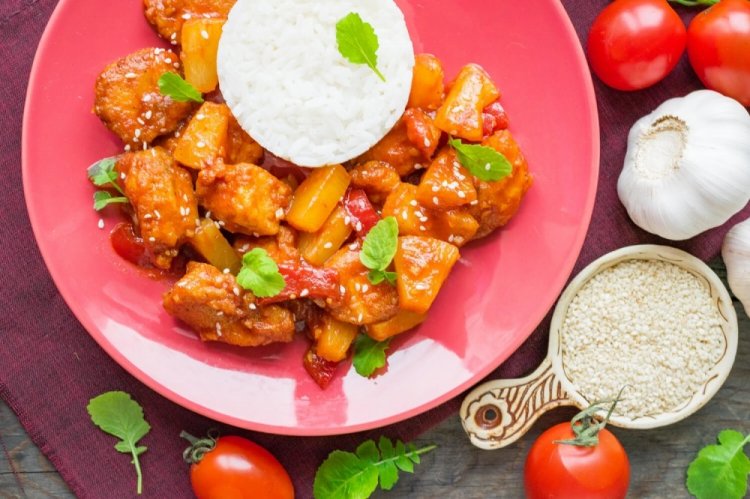 Курица с ананасами в соевом соусе