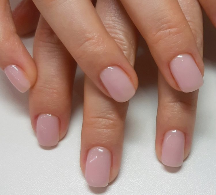 Полупрозрачный дизайн ногтей