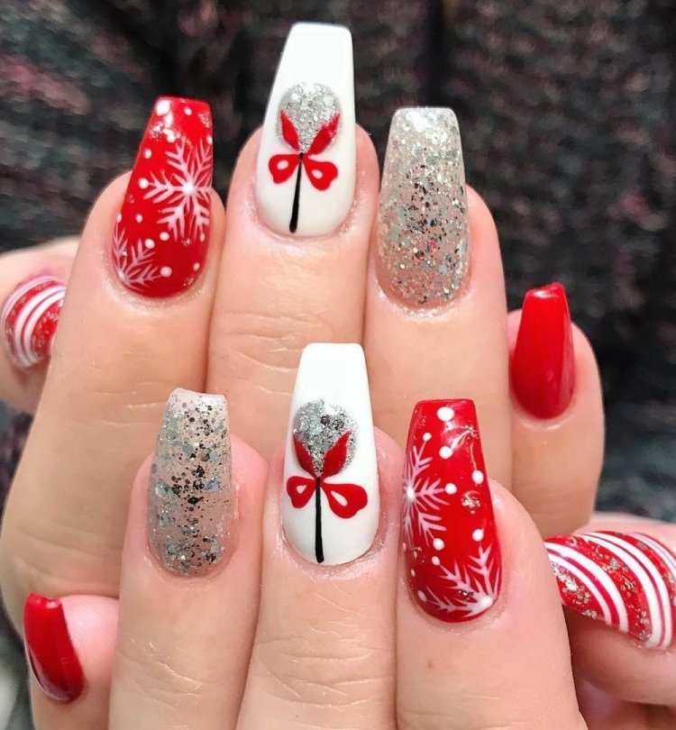 Зимние рисунки на ногтях