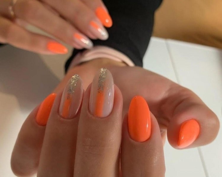 Оранжевый зимний маникюр