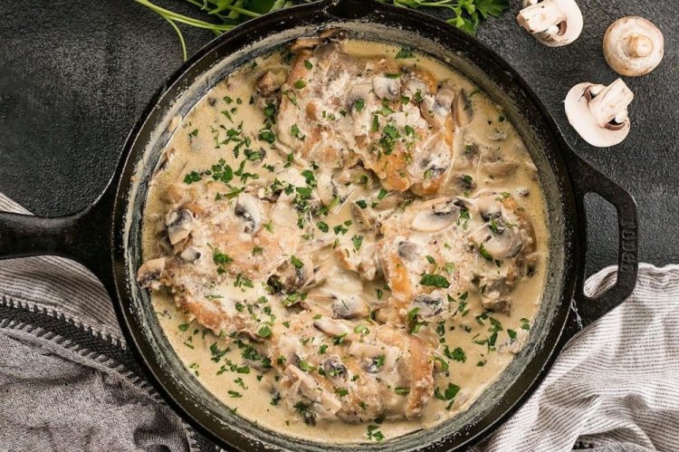 Курица в сметанном соусе в духовке