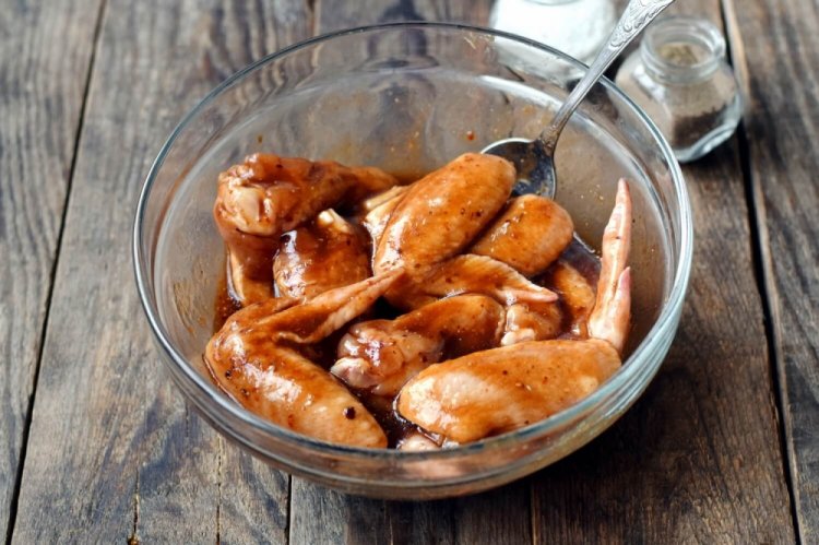 Медово-яблочный маринад для куриных крылышек