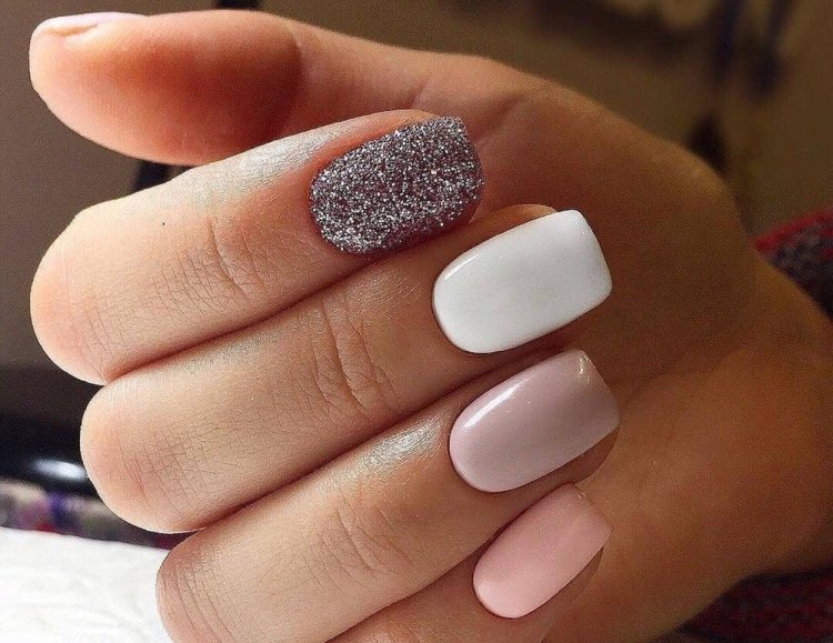 Монохромный маникюр