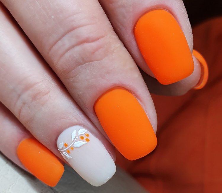 Оранжевый маникюр