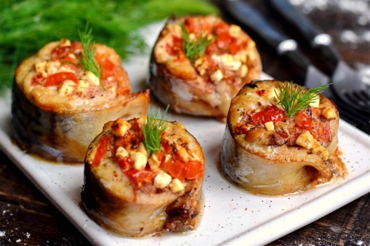 Праздничная скумбрия с помидорами