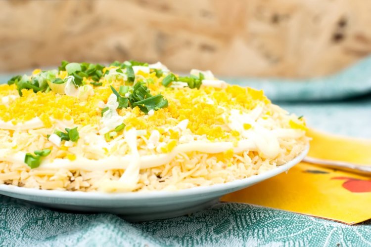 Салат Мимоза с крабовыми палочками