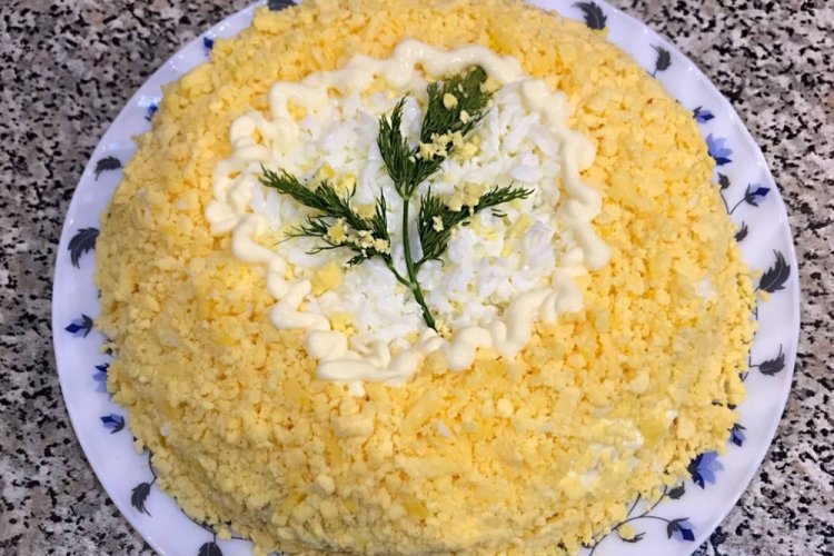 Салат Мимоза с килькой в томате