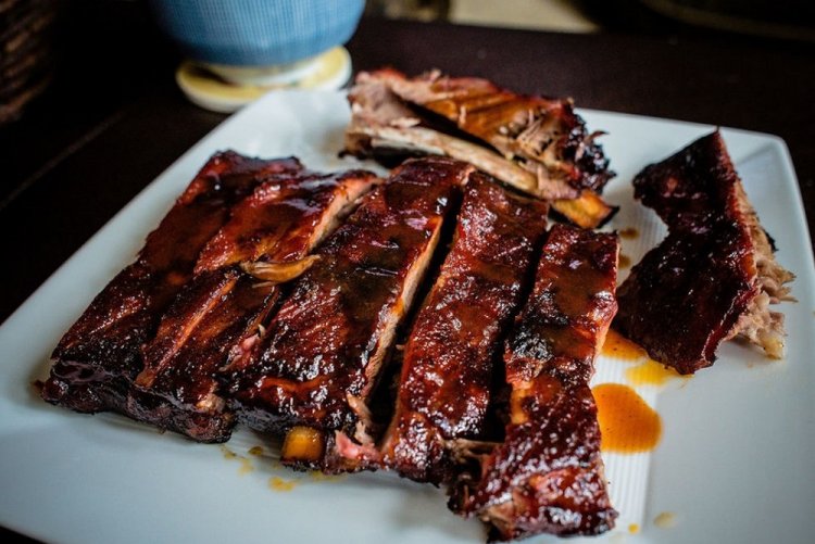 Свиные ребрышки в пиве в рукаве