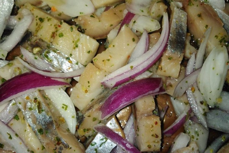 Селедка с фиолетовым луком