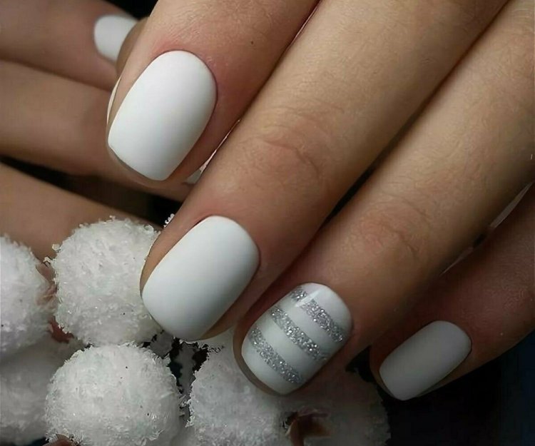 Белый матовый маникюр