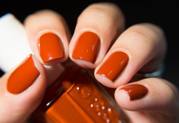 Рыжий маникюр