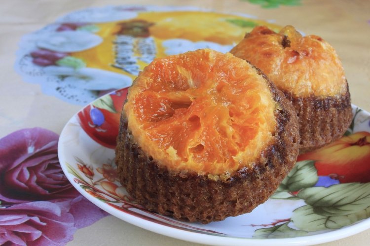 Бисквитные пирожные с мандаринами