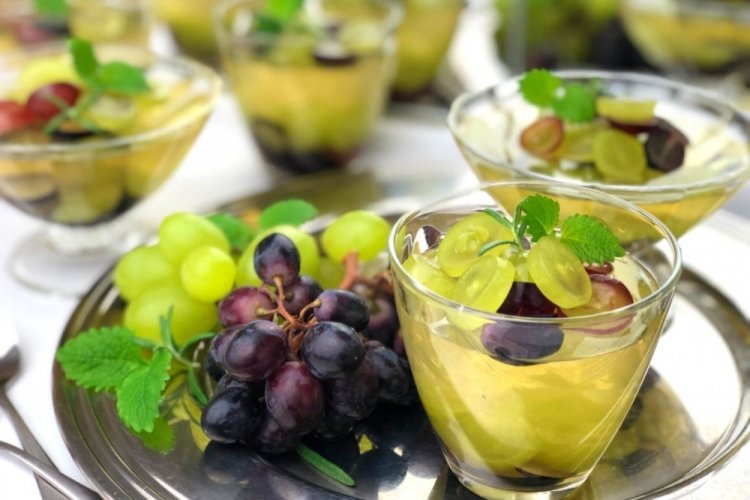 Желе из шампанского с виноградом