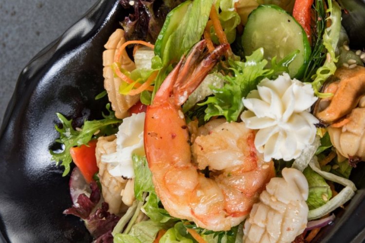 Салат из морепродуктов на ужин