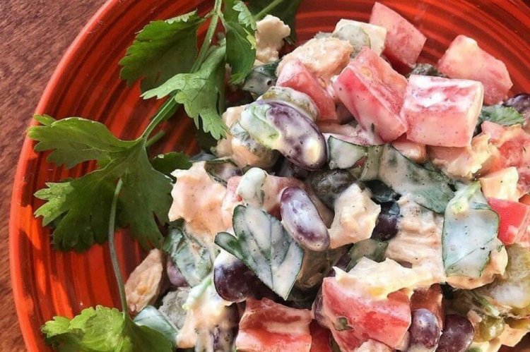 Сытный ПП салат с фасолью