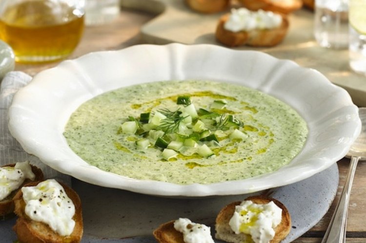 Холодный огуречный суп на кокосовом молоке