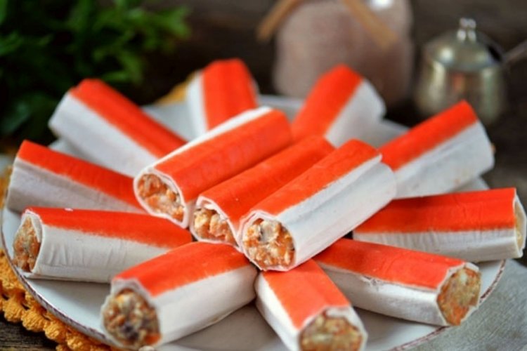 Крабовые палочки с селедочным паштетом