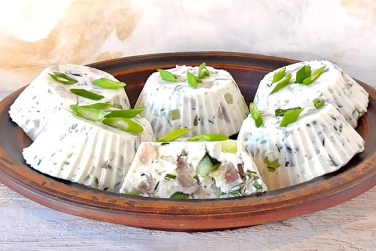 Заливное с селедкой и сметаной