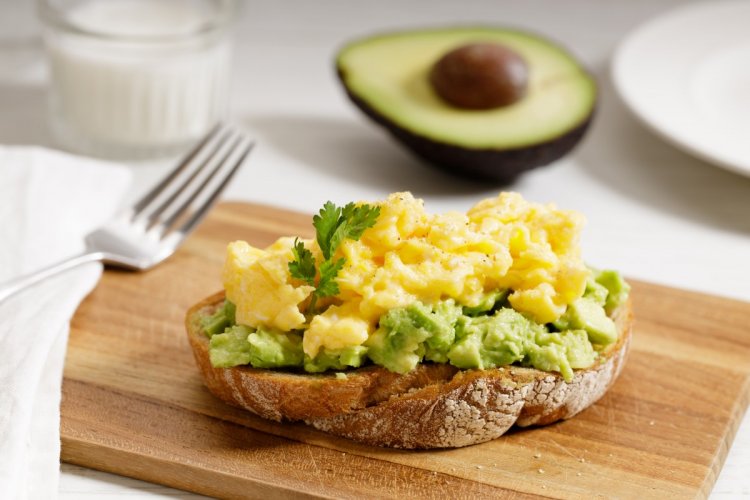 20 самых вкусных тостов с авокадо