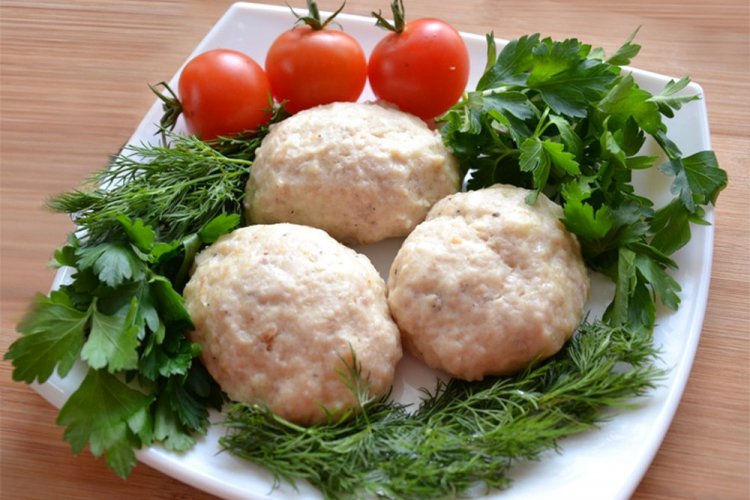 Куриные котлеты с картофелем на пару