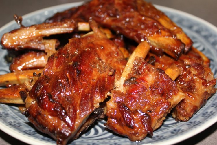 Свиные ребрышки с соевым соусом в духовке