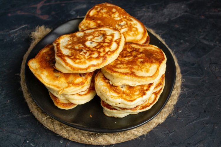 Оладьи на кефире с изюмом